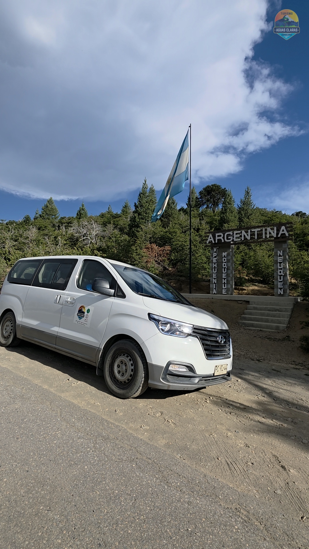 Furgón de 10 pasajeros de Transportes Aguas Claras